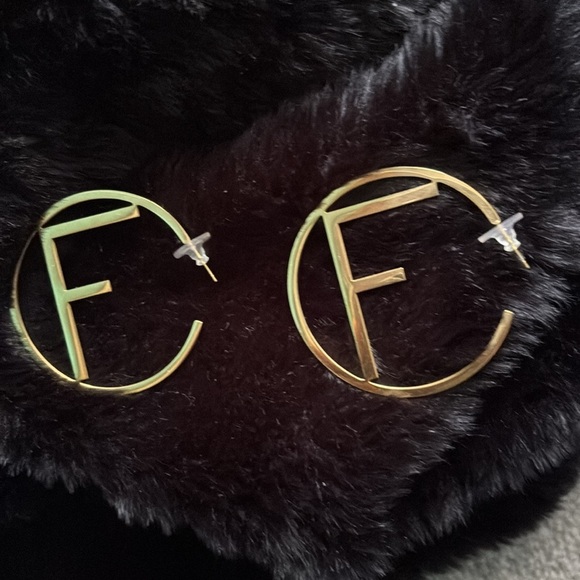 Vintage style Gold tone Large hoop V Letter statement earrings - Picture 4 of 12